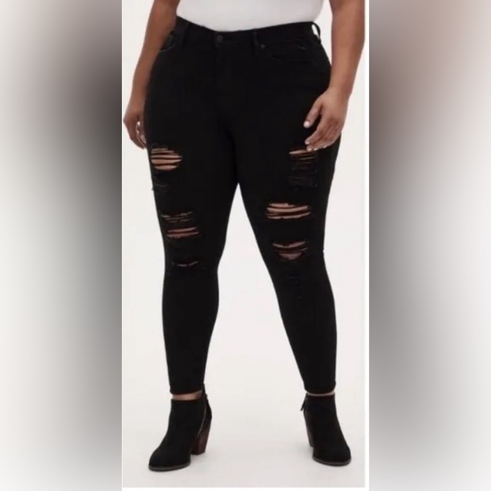 Torrid black sky high skinny jeans size 16S /16P